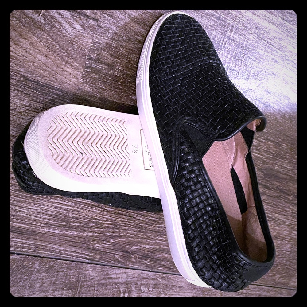 JSlides shoes